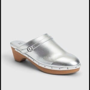 GAP faux leather silver clogs NWT